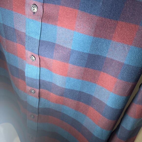 UNTUCKit Button Up Long Sleeve Flannel Plaid Shirt Red Blue Men’s L  Ski Cabin - Picture 3 of 16